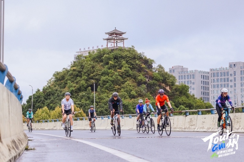 育精神, 公里 育精神, 公里